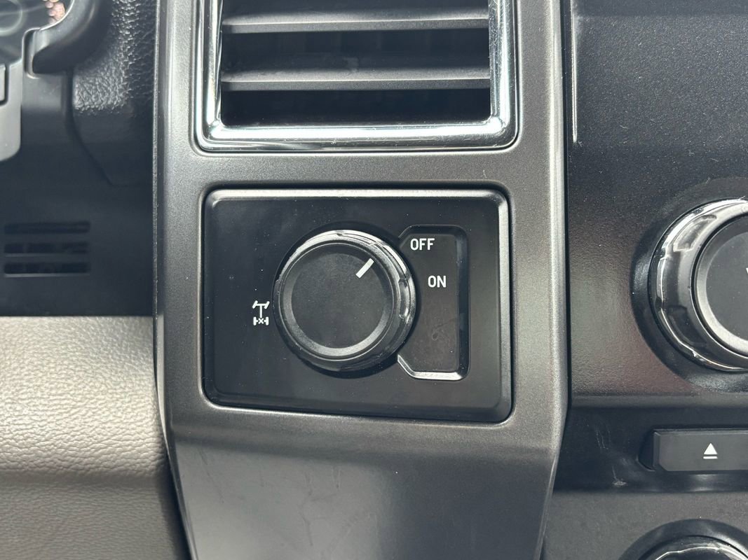 Used 2015 Ford F150 XLT w/ Trailer Tow Package image 37