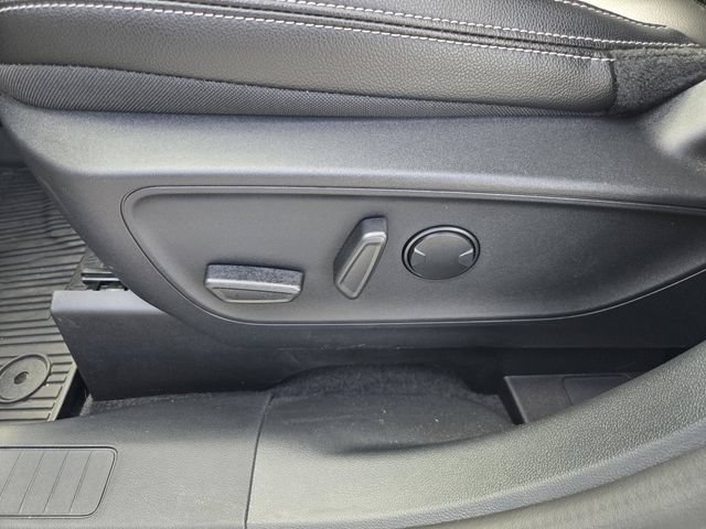 Used 2025 Ford Escape SE w/ PHEV Premium Package FWD image 17