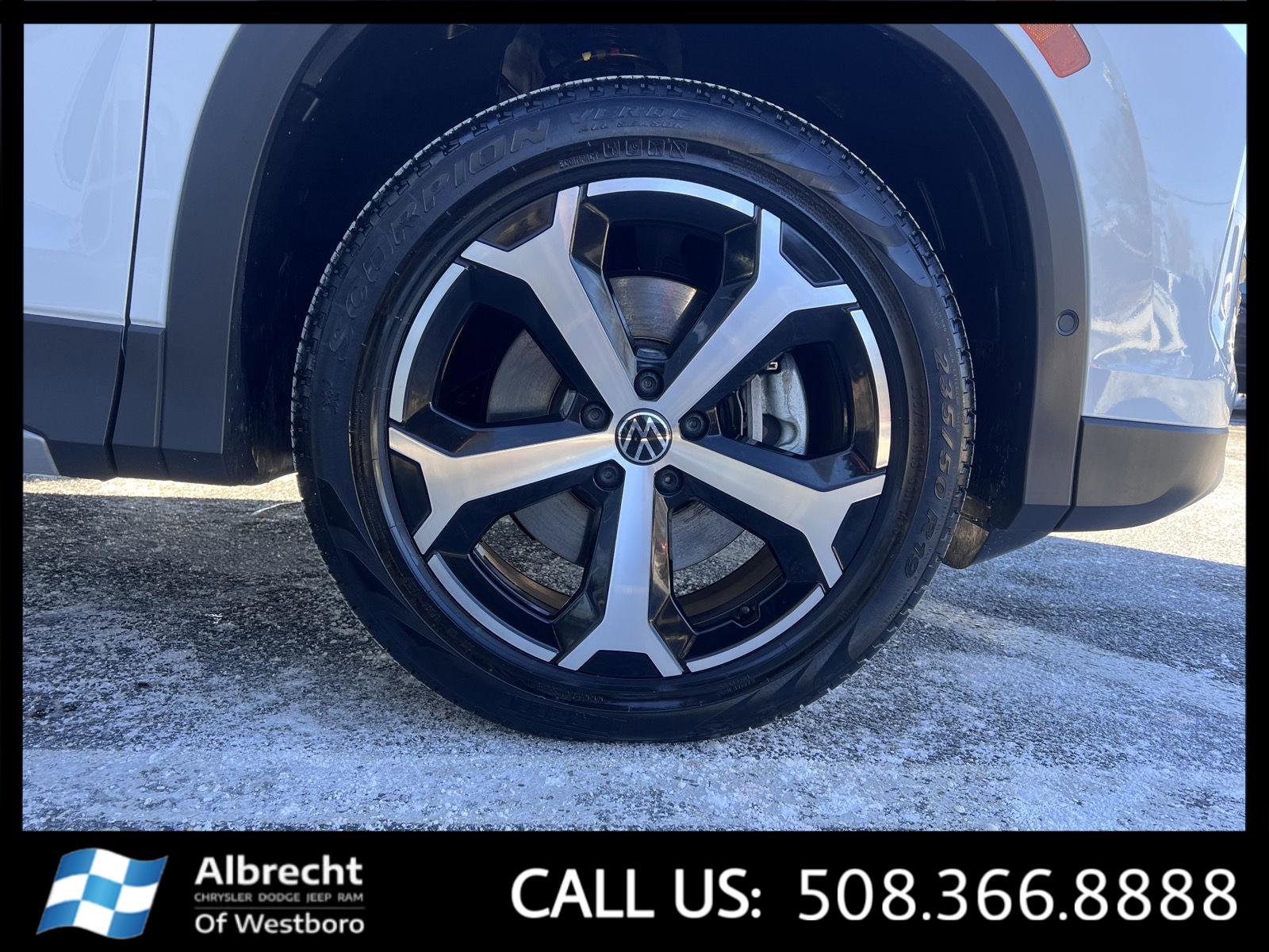 Used 2025 Volkswagen Tiguan SE image 35