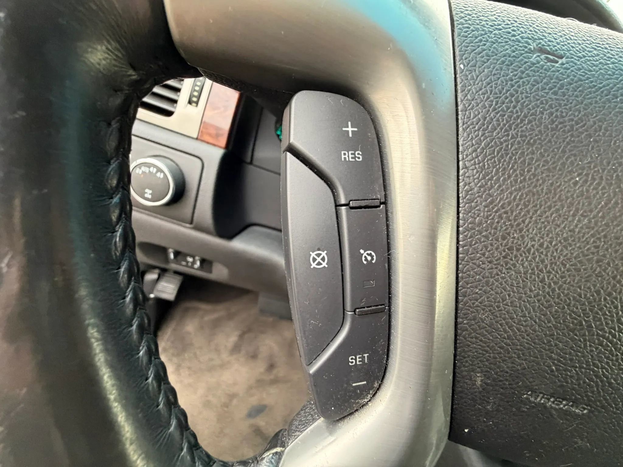 Used 2013 Chevrolet Suburban LT w/ Luxury Package image 46