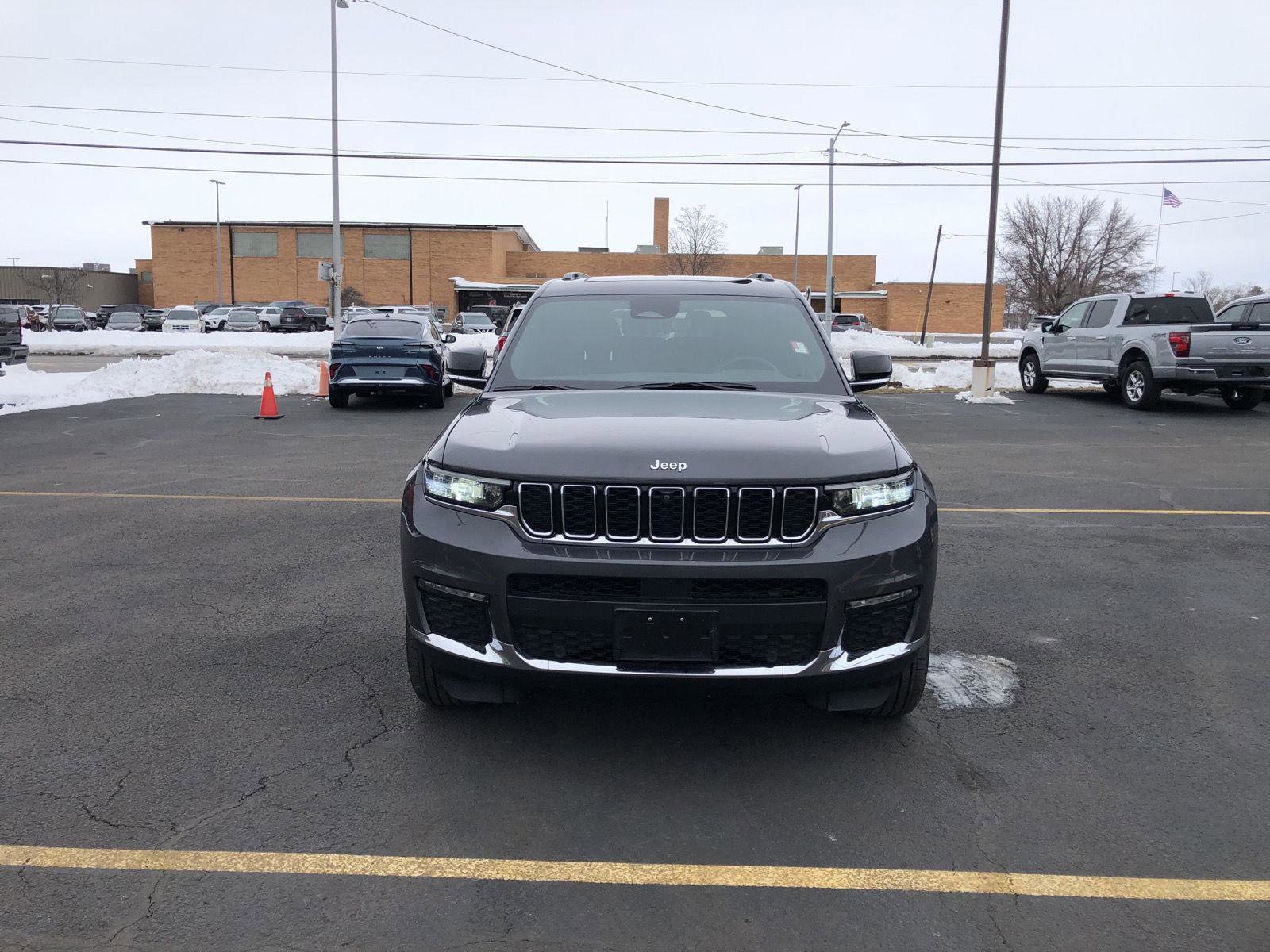 Used 2024 Jeep Grand Cherokee L Limited w/ Luxury Tech Group II image 23