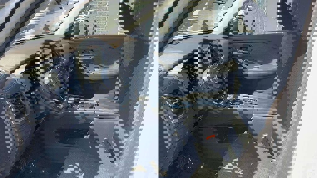 Used 2022 Nissan Rogue S image 13