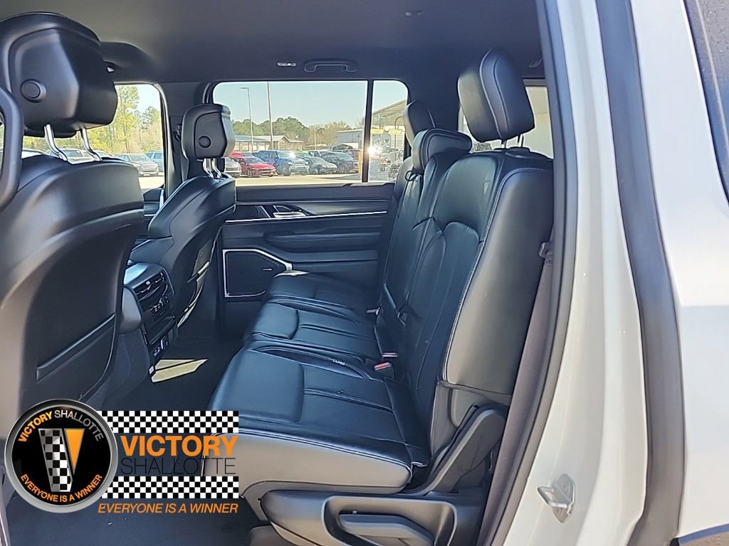 Certified 2024 Jeep Wagoneer Series II w/ Flexible Seating Group image 22