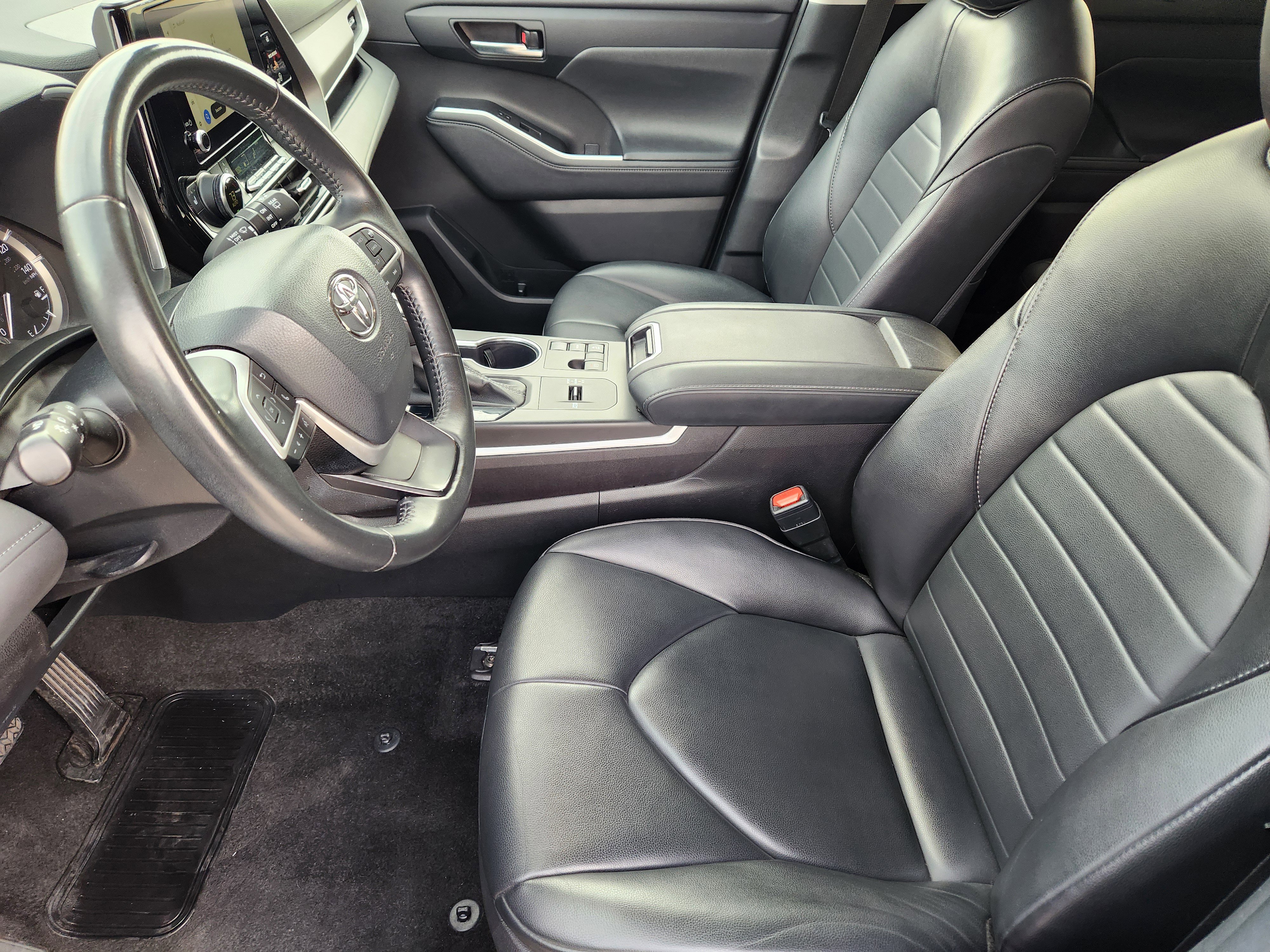 Used 2024 Toyota Highlander XSE image 13