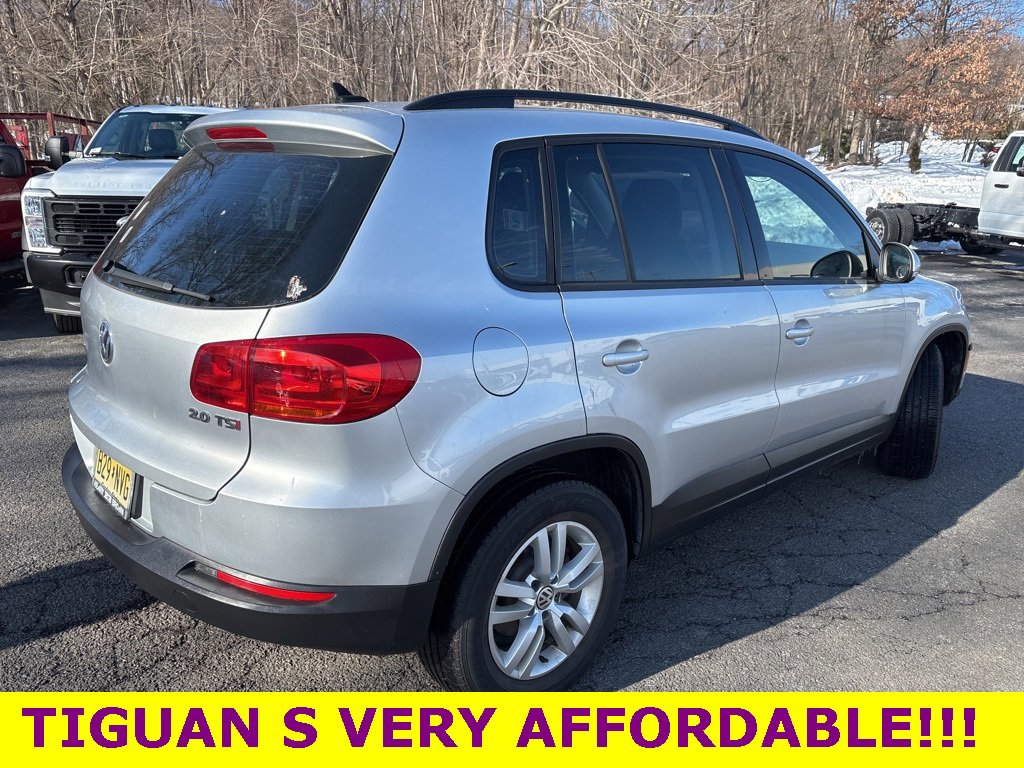 Used 2015 Volkswagen Tiguan S image 4
