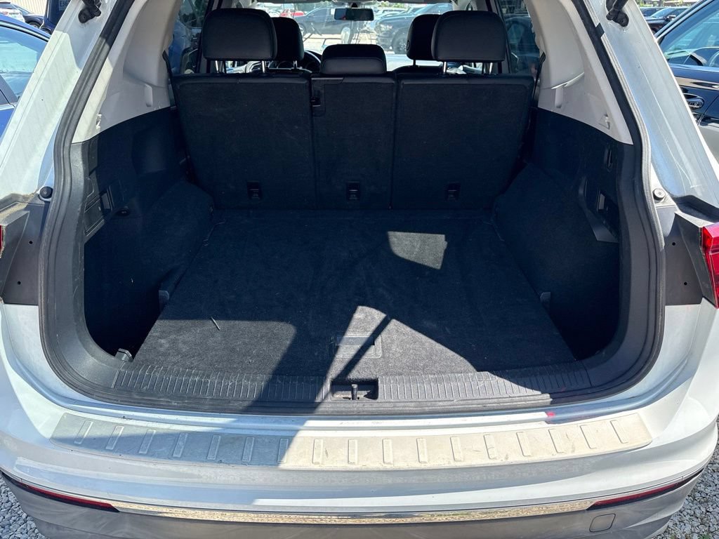 Used 2018 Volkswagen Tiguan SEL AWD/4WD image 14