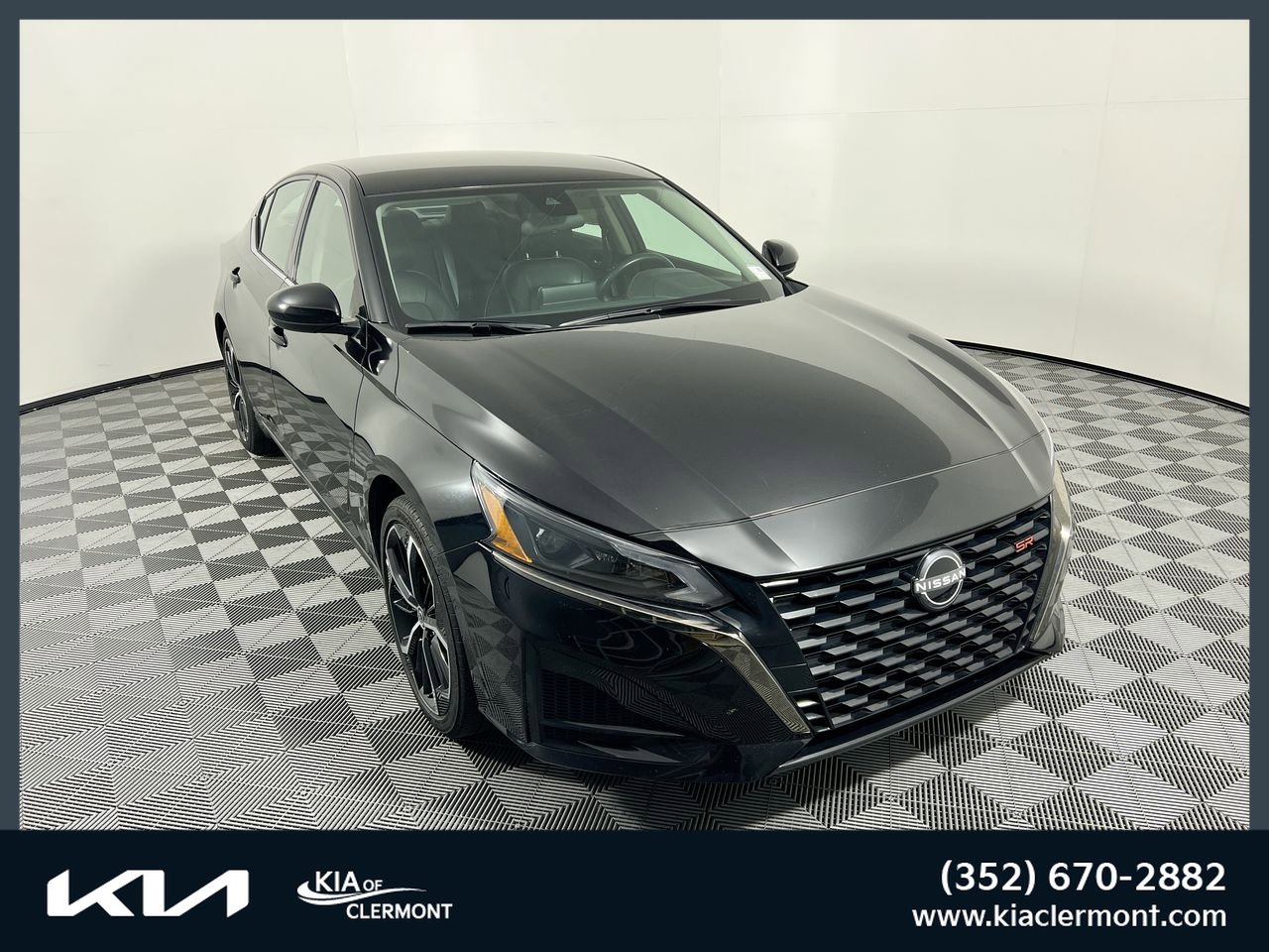 Used 2025 Nissan Altima 2.5 SR image 1