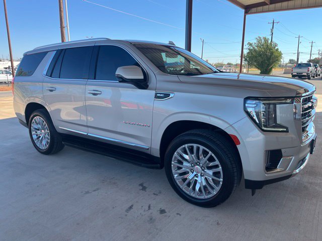 Used 2023 GMC Yukon SLT w/ SLT Premium Package AWD/4WD image 3