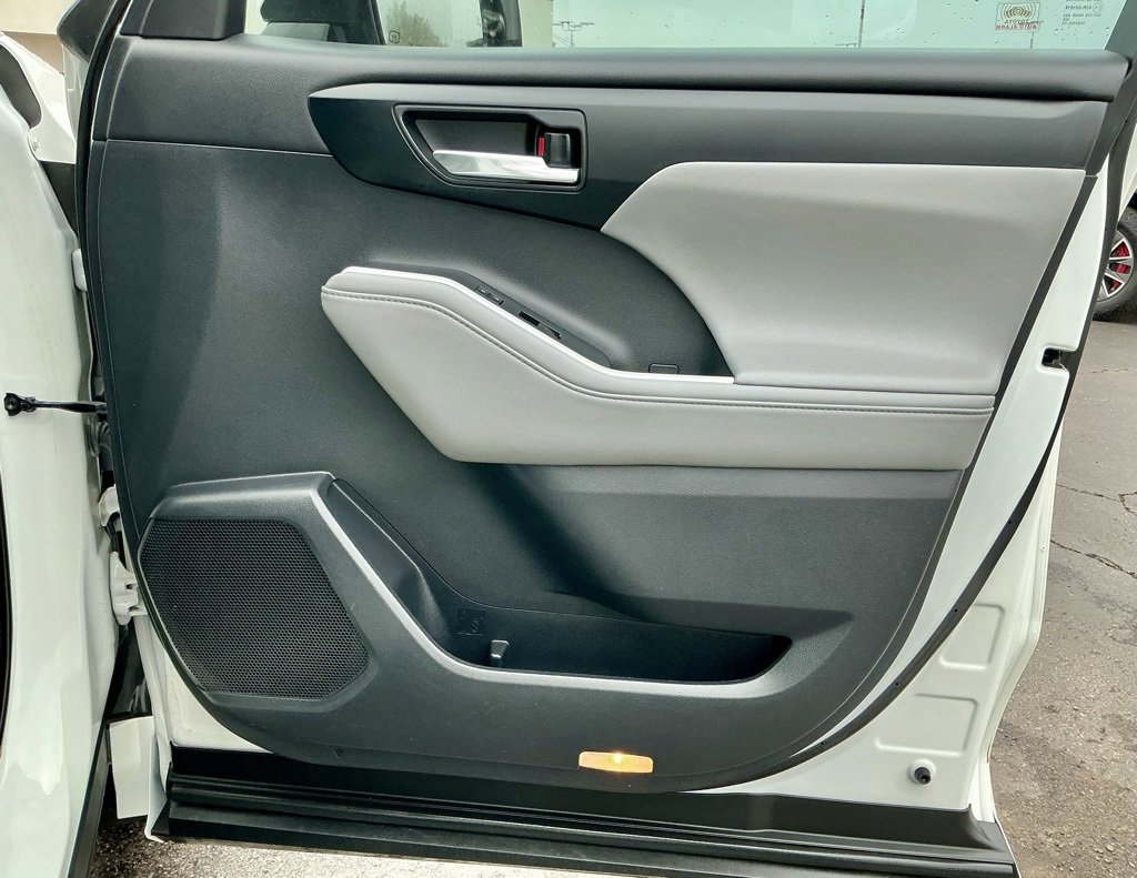 Used 2020 Toyota Highlander XLE image 22