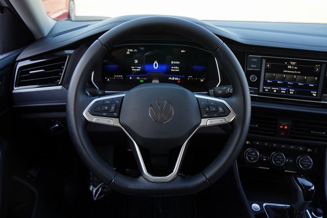 Used 2023 Volkswagen Jetta SE image 14