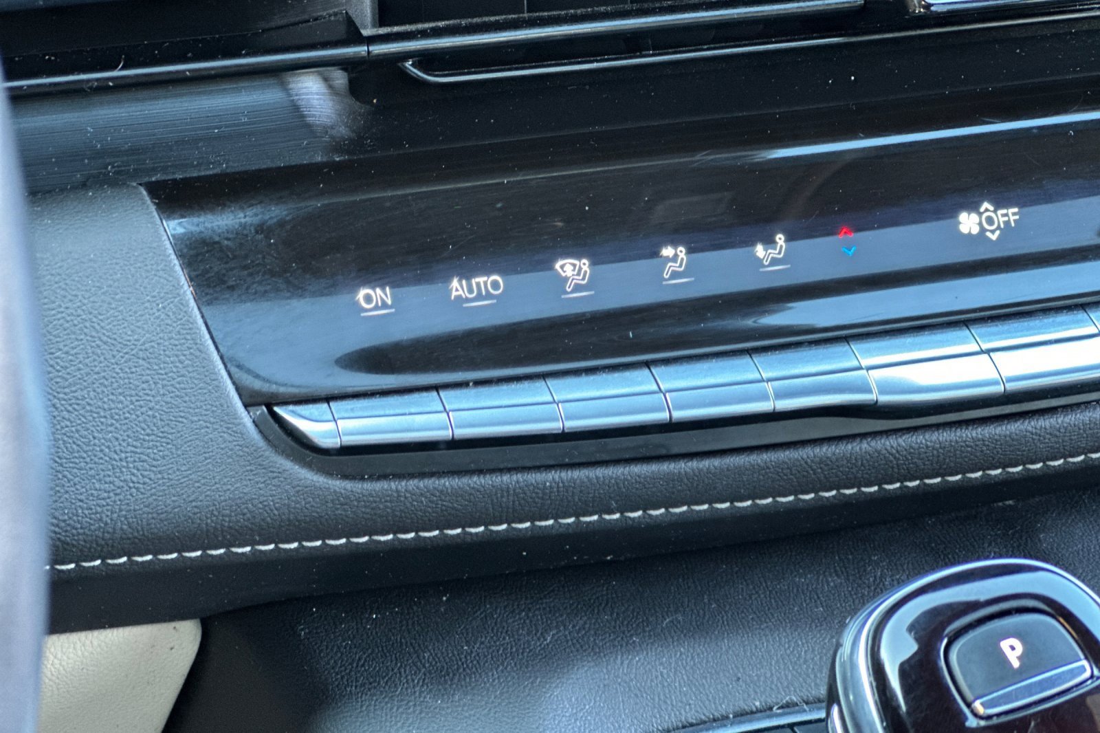 Certified 2024 Cadillac Escalade Premium Luxury image 28