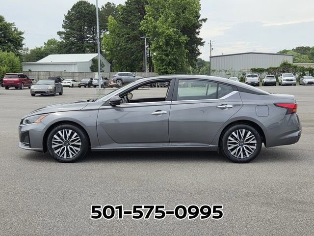 Used 2025 Nissan Altima 2.5 SV FWD image 2
