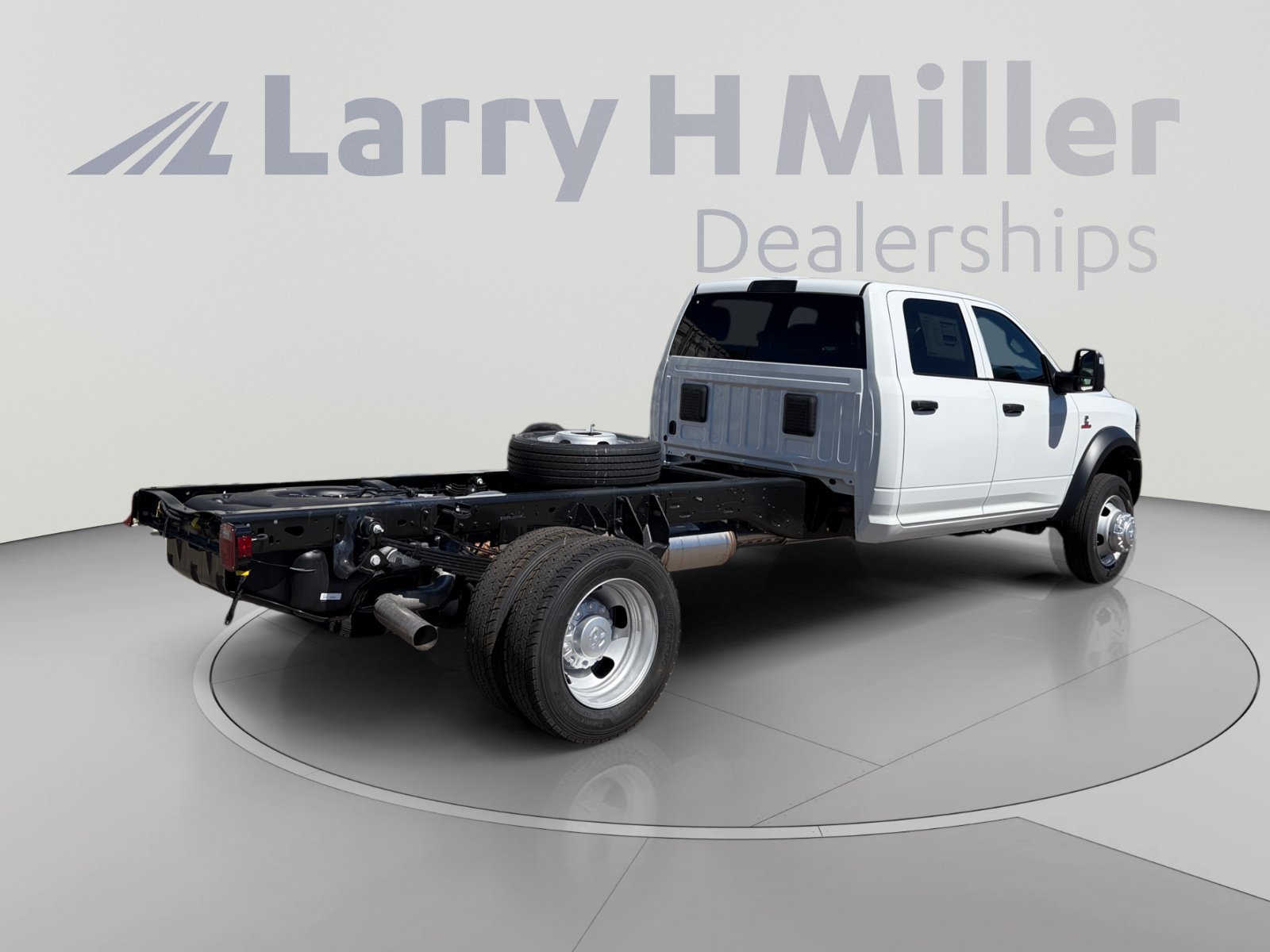 New 2027 RAM 5500 Tradesman w/ Chrome Appearance Group AWD/4WD image 5