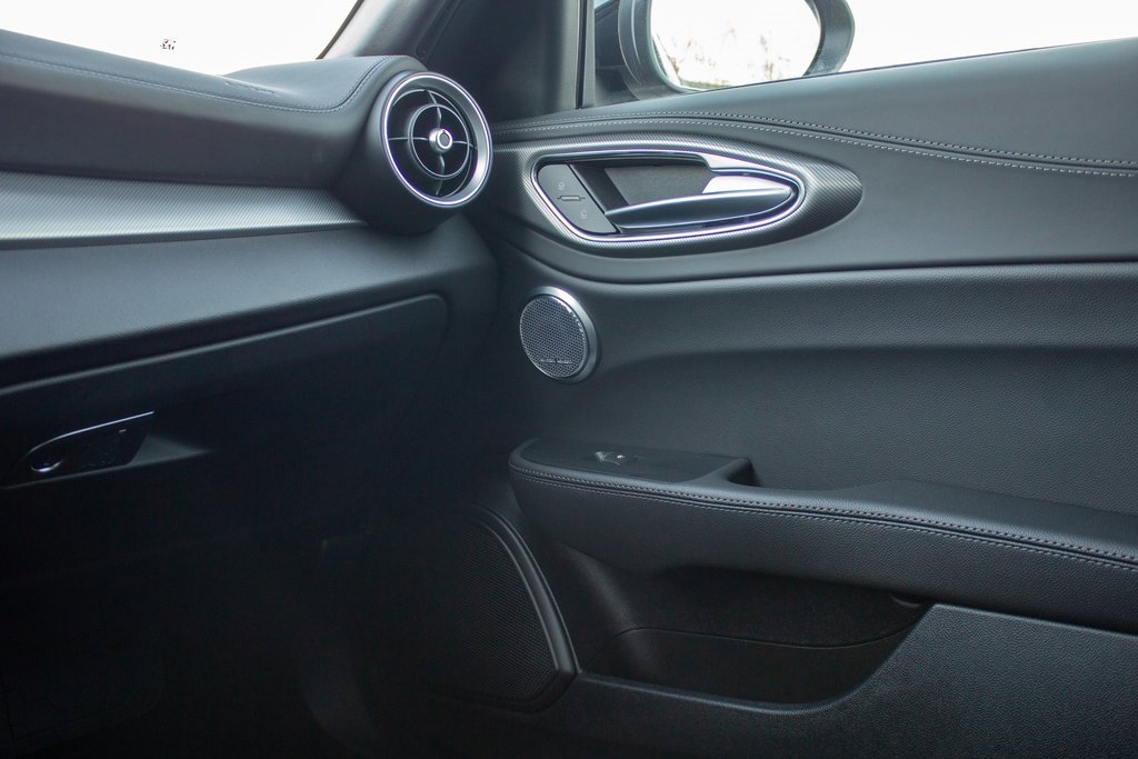 Used 2025 Alfa Romeo Giulia AWD image 19