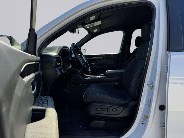 Used 2023 Honda Pilot Sport image 17