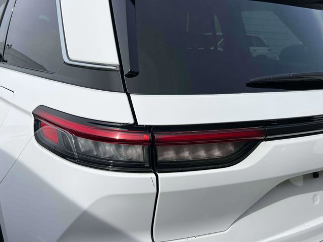 Used 2023 Jeep Grand Cherokee Laredo image 9