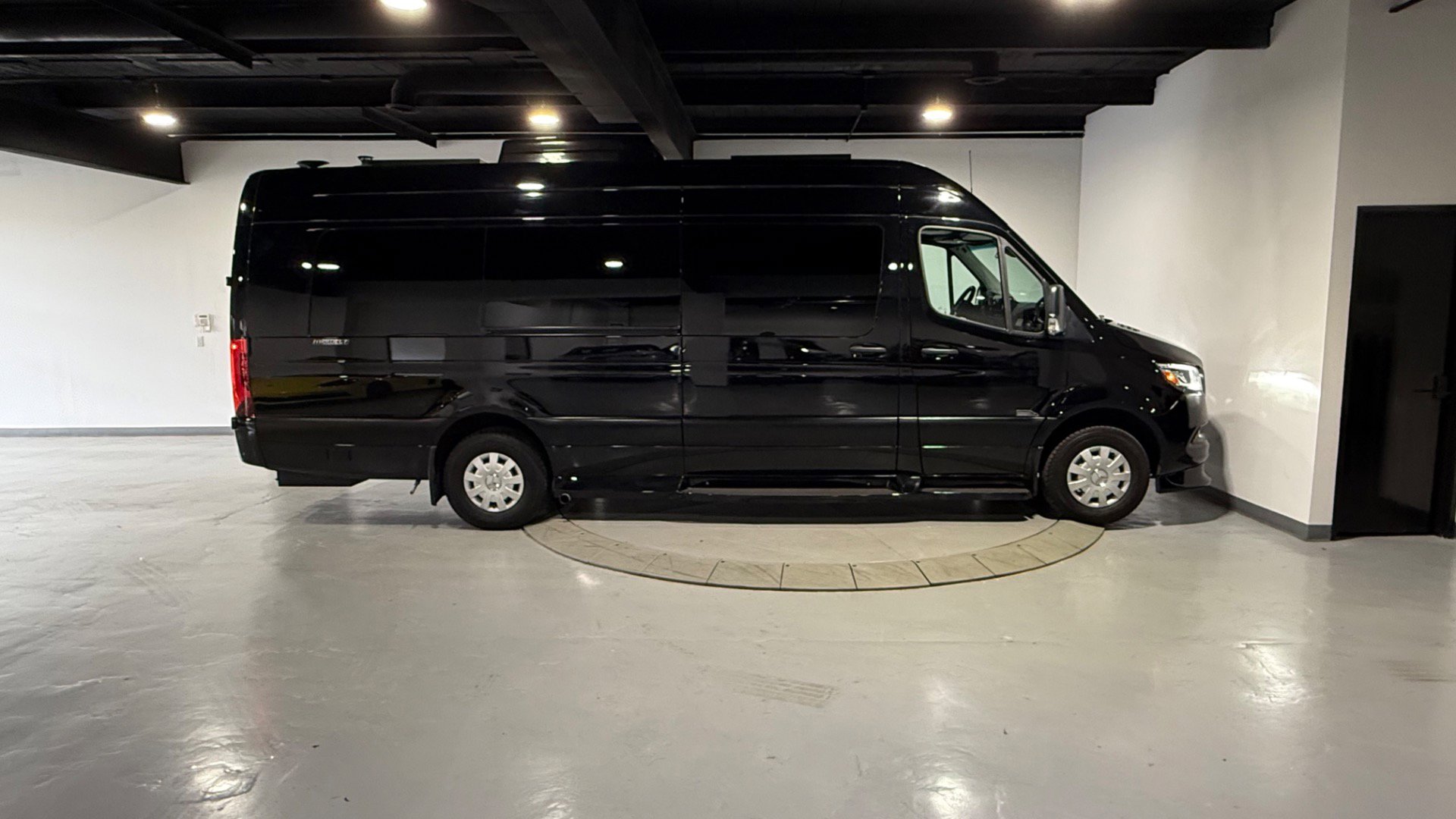 Used 2022 Mercedes-Benz Sprinter 3500 image 9
