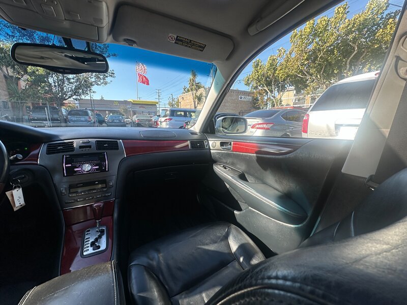 Used 2002 Lexus ES 330 w/ Premium Pkg FWD image 14