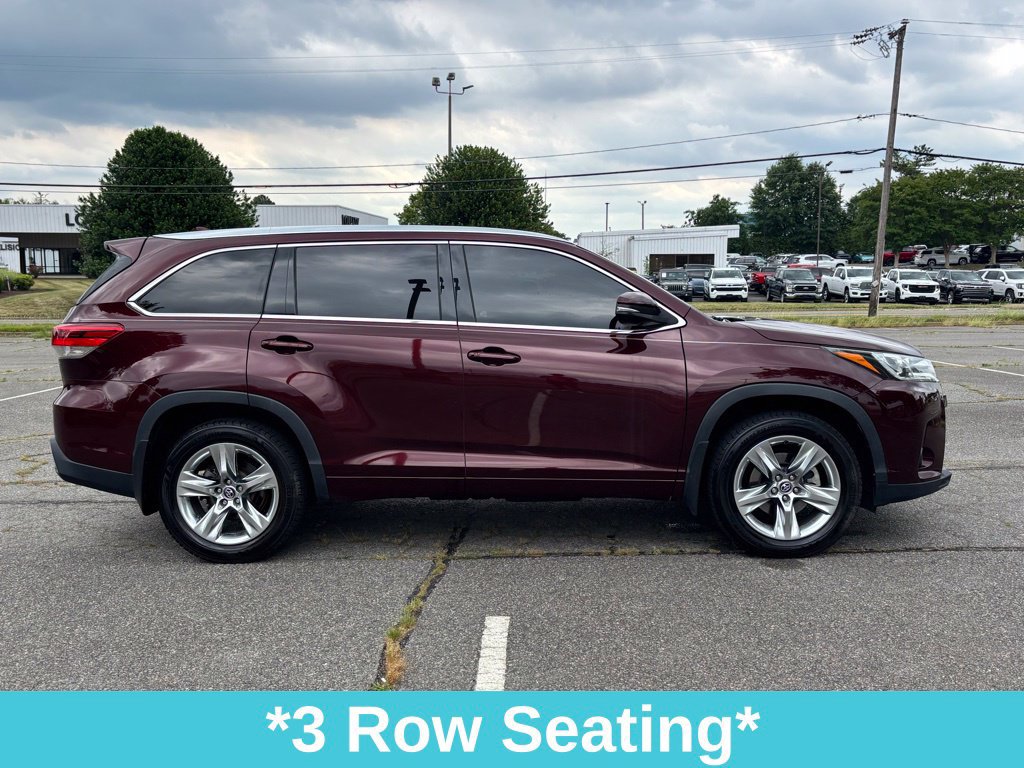 Used 2019 Toyota Highlander Limited w/ Carpet Mat Package (TMS) AWD/4WD image 11