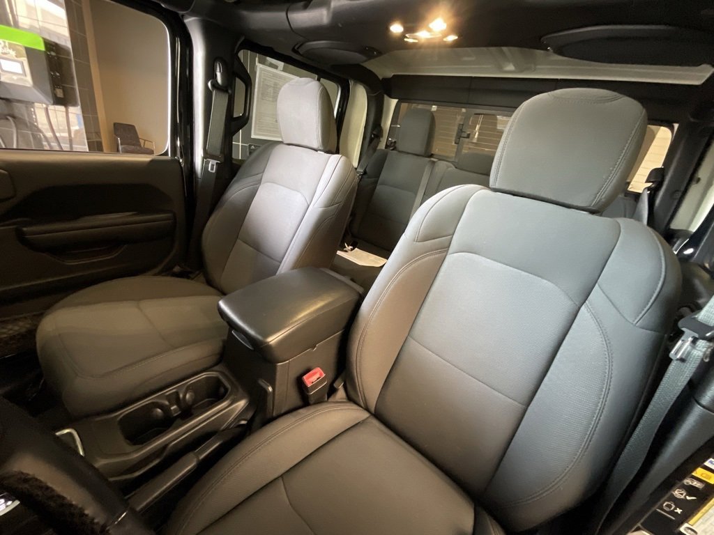 Used 2021 Jeep Gladiator Sport image 12