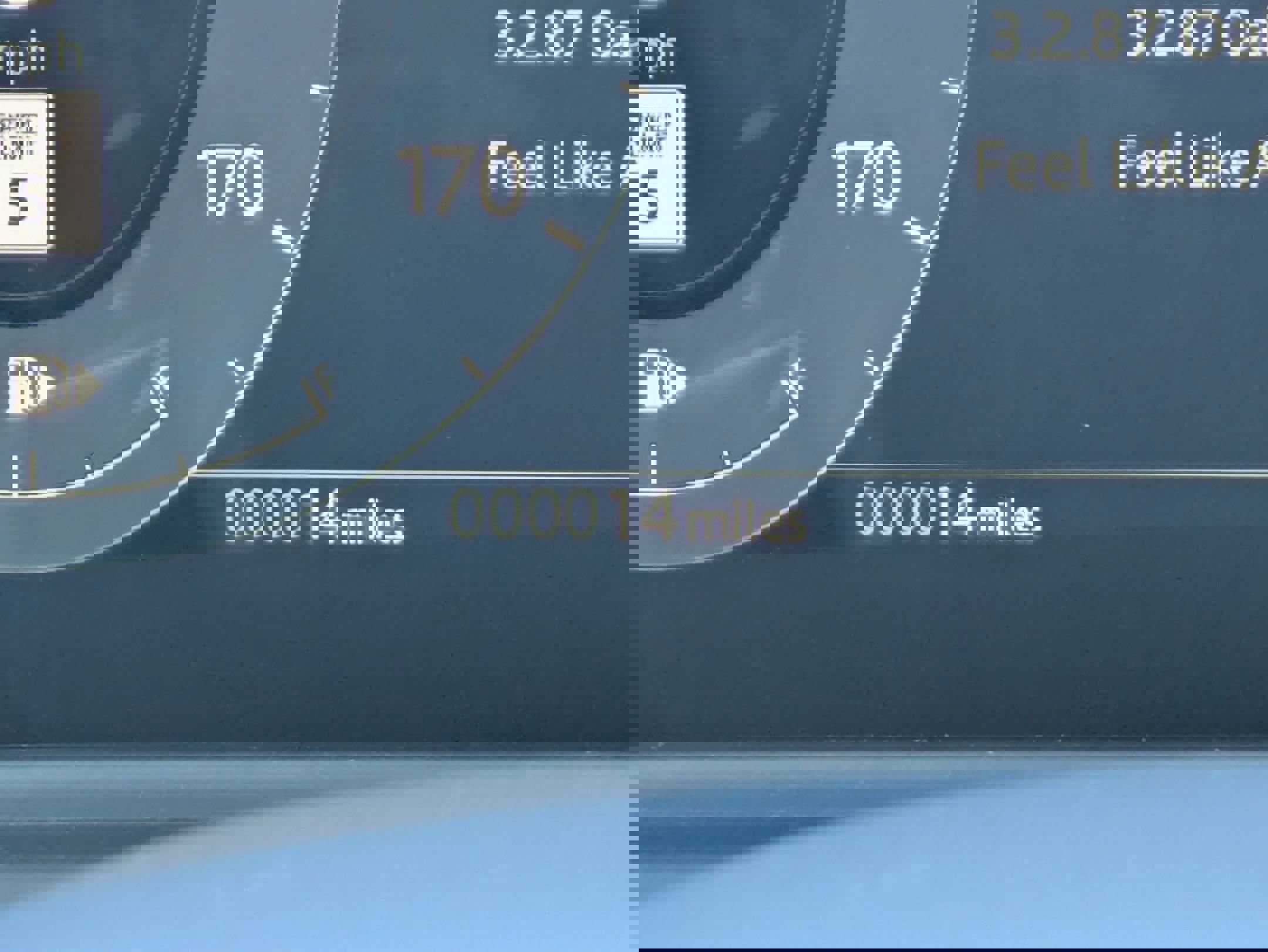 New 2026 Land Rover Range Rover Velar Dynamic SE AWD/4WD image 11