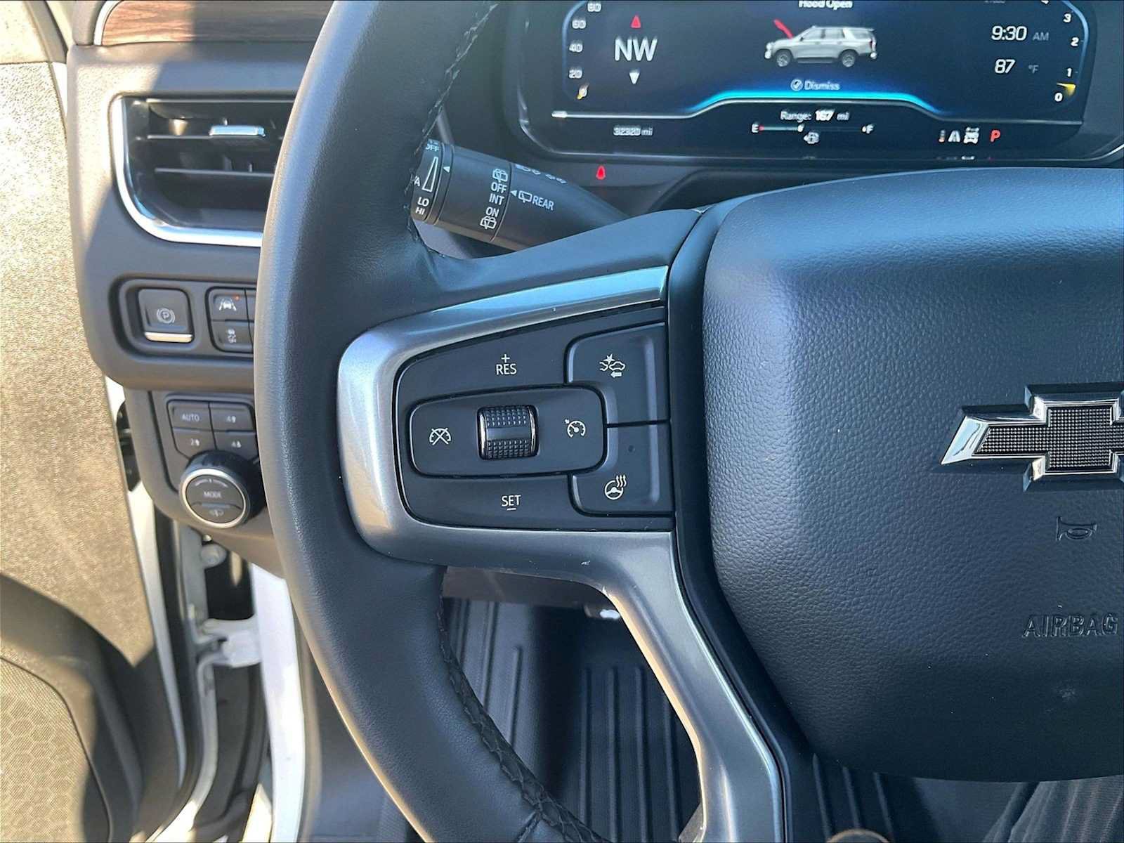 Used 2023 Chevrolet Tahoe Z71 w/ Z71 Off-Road Package AWD/4WD image 21