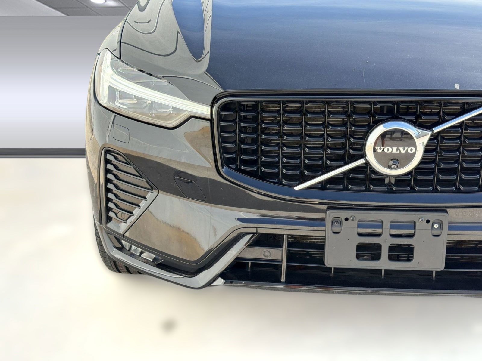 Certified 2025 Volvo XC60 B5 Plus image 28
