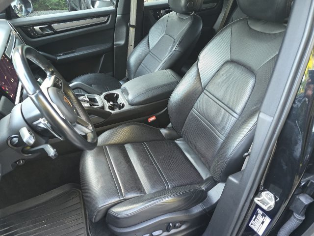Used 2023 Porsche Cayenne Platinum Edition AWD/4WD image 13