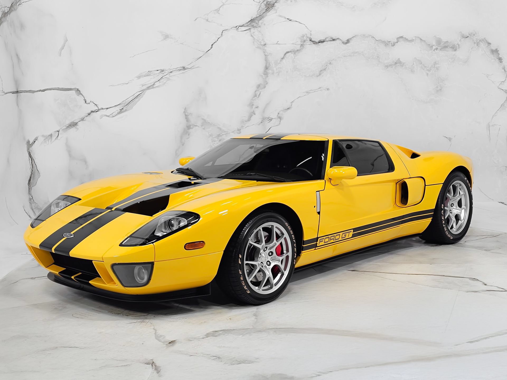 Used 2005 Ford GT RWD image 12