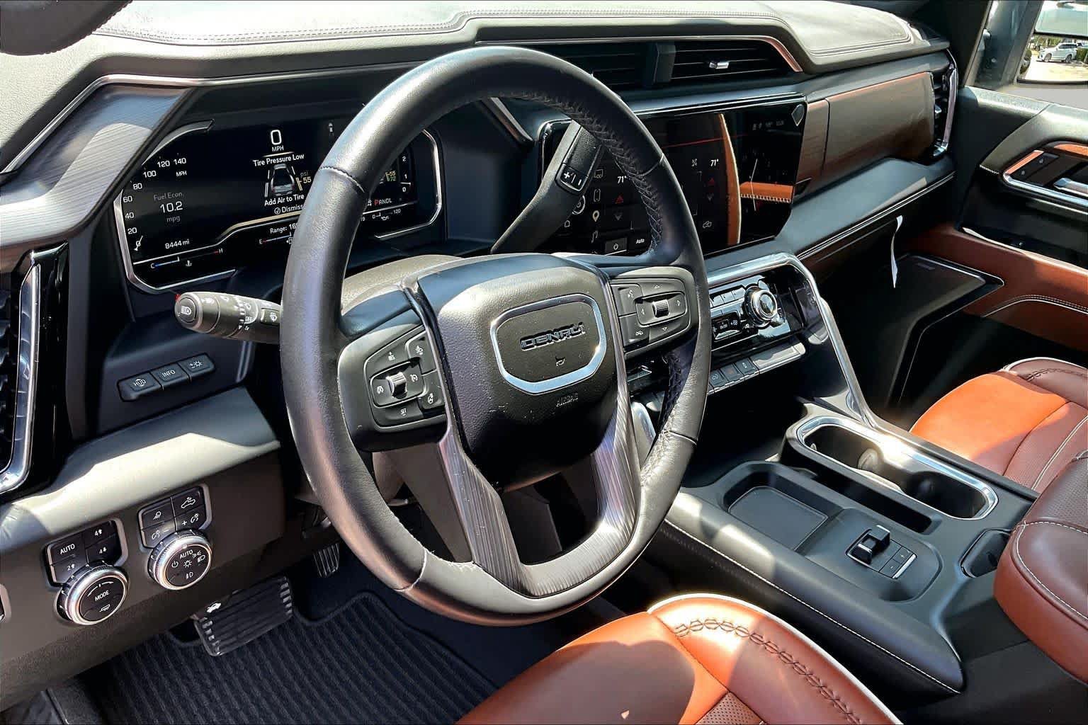 Used 2024 GMC Sierra 3500 Denali Ultimate AWD/4WD image 18