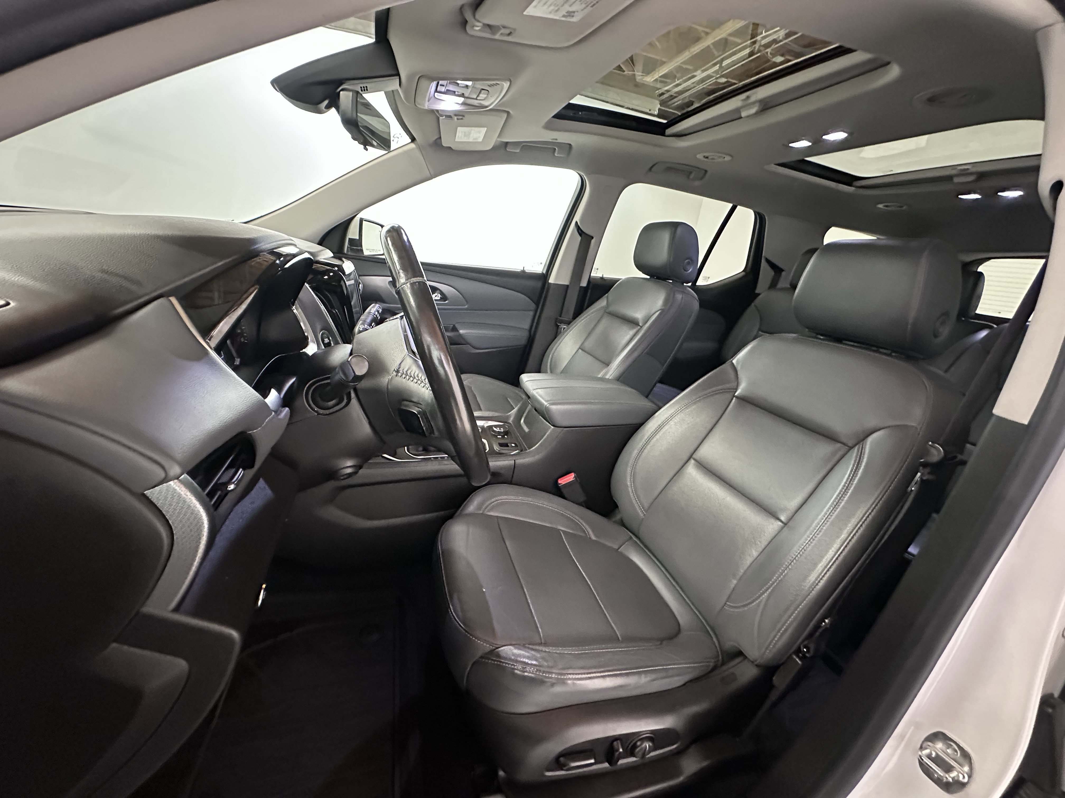 Used 2019 Chevrolet Traverse Premier w/ Driver Confidence II Package image 40