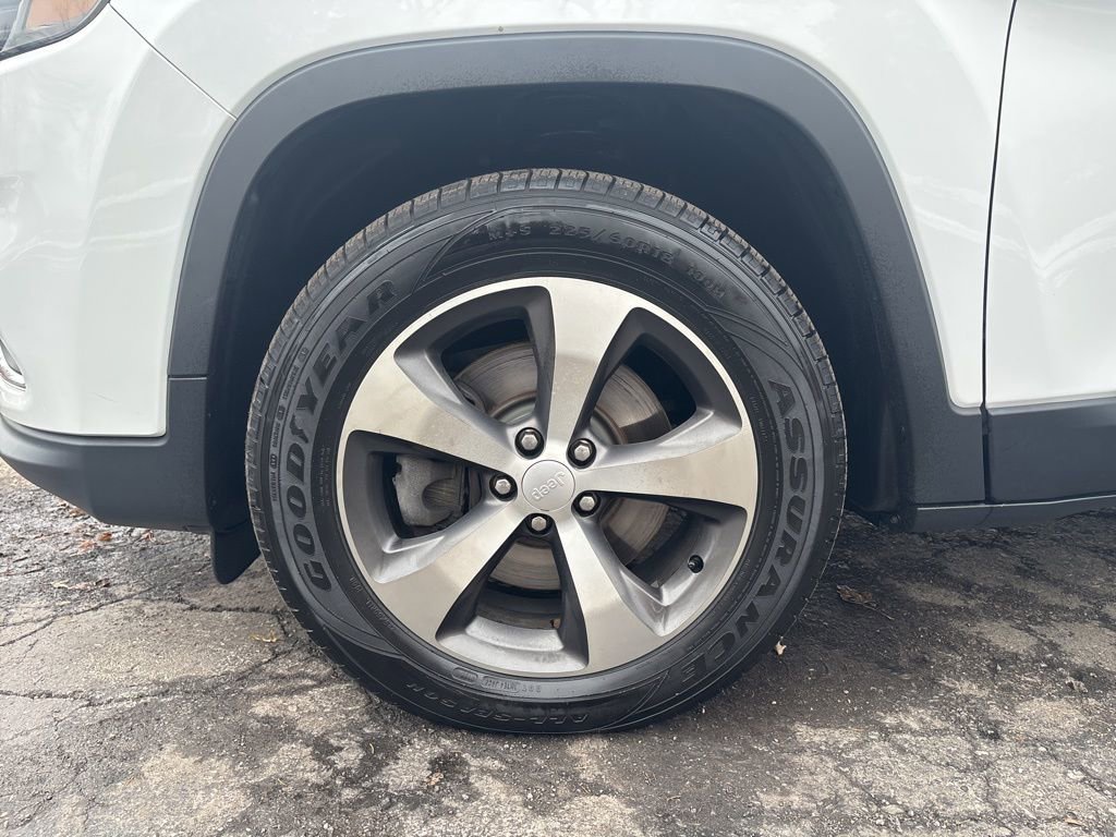 Certified 2020 Jeep Cherokee Limited image 35