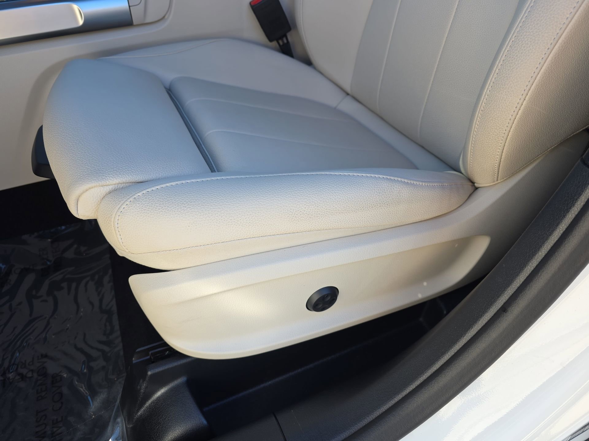 Certified 2025 Mercedes-Benz GLB 250 image 28