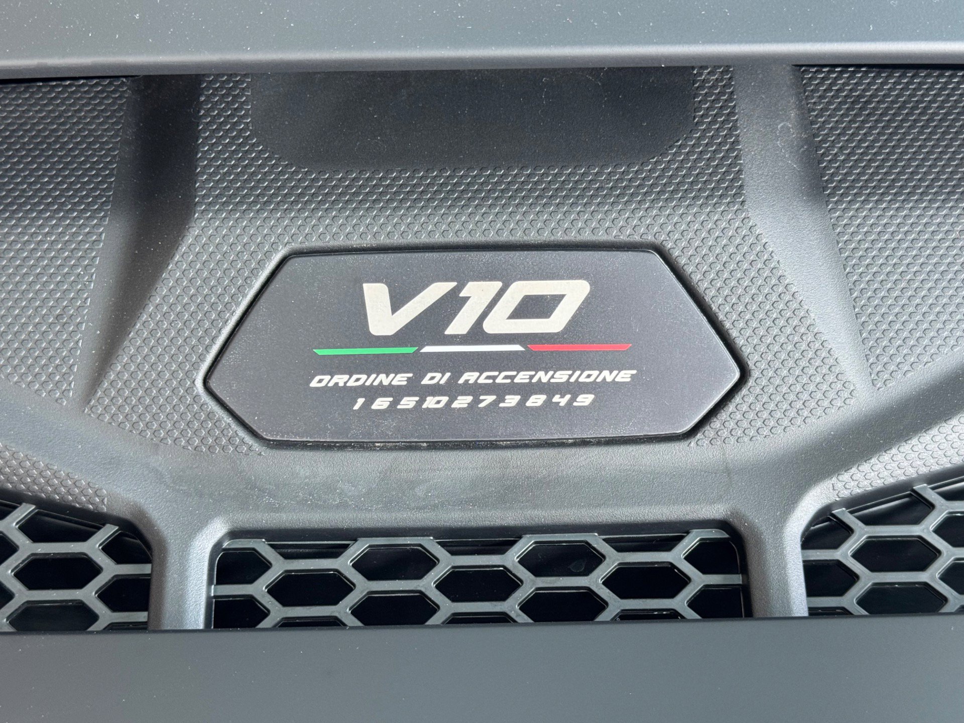 Used 2024 Lamborghini Huracan Sterrato image 9