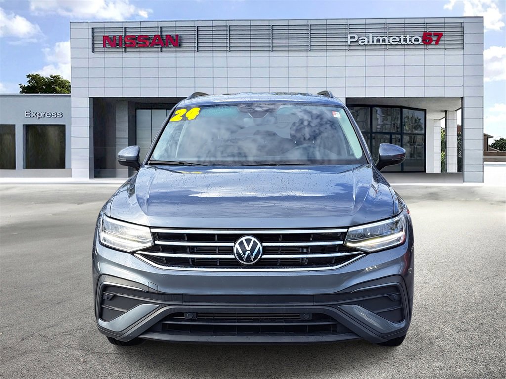 Used 2024 Volkswagen Tiguan S image 2