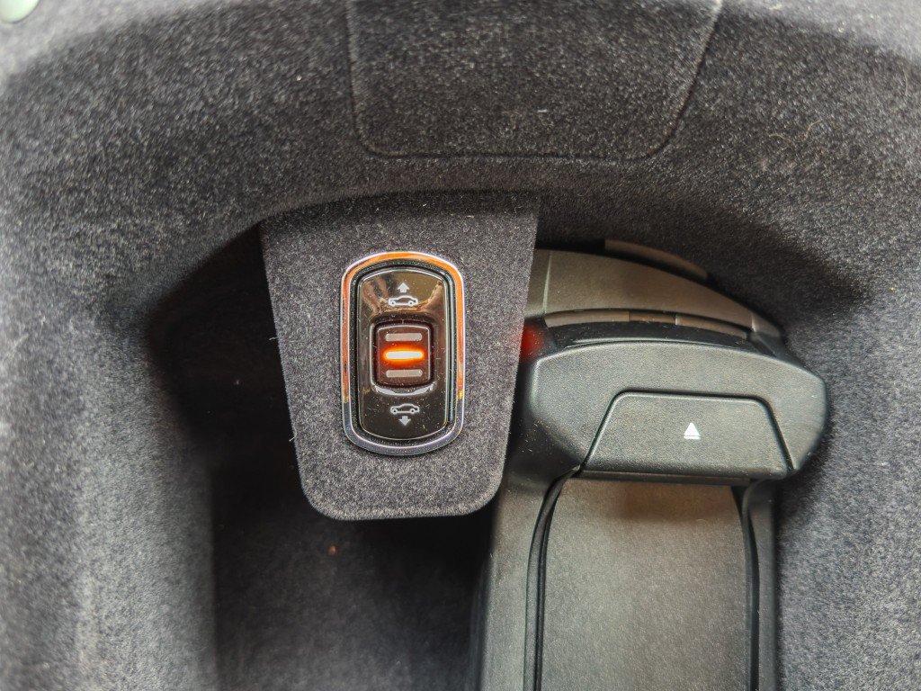 Used 2018 Rolls-Royce Dawn RWD image 44