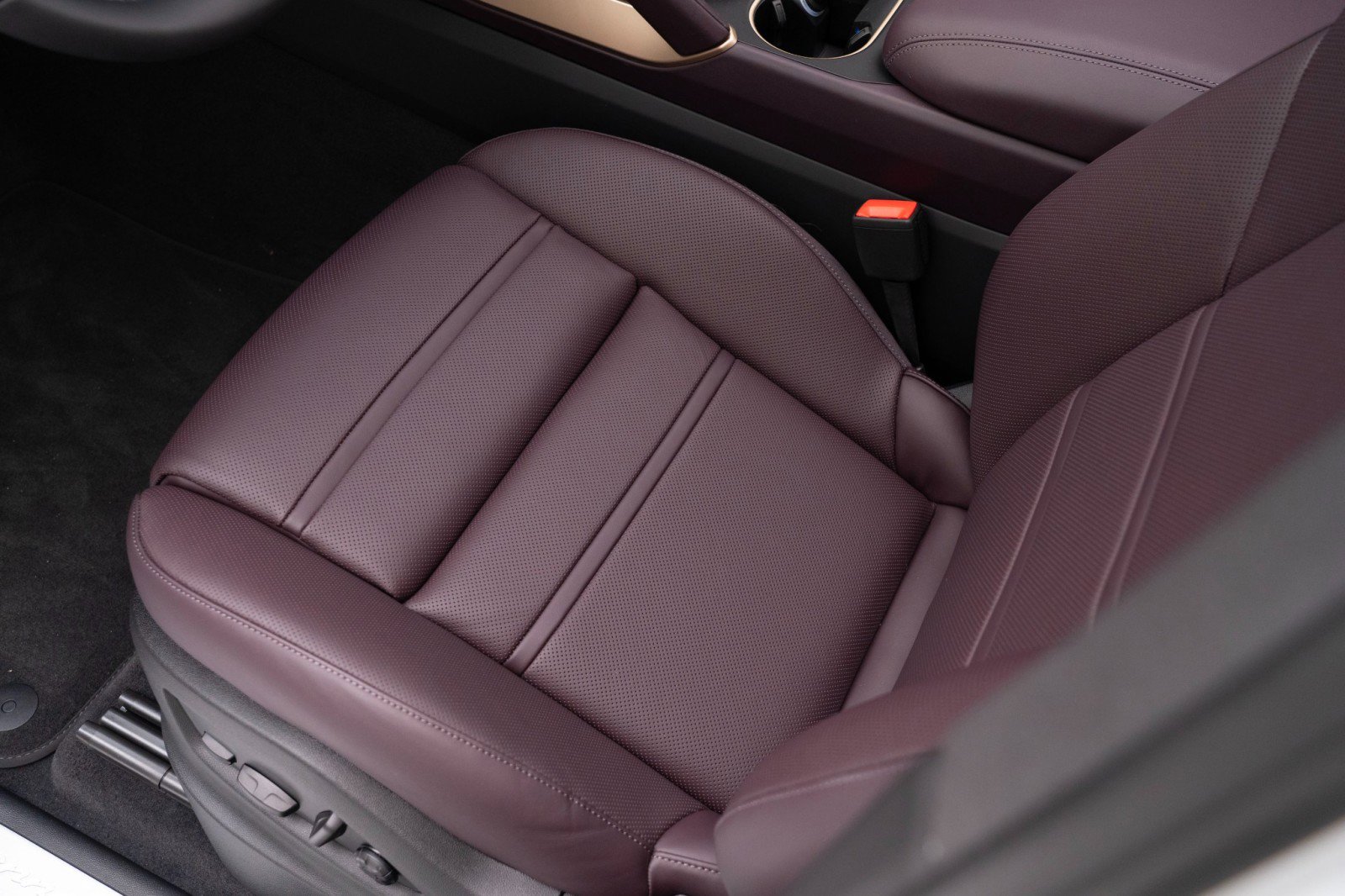 Certified 2025 Porsche Cayenne E-Hybrid image 17