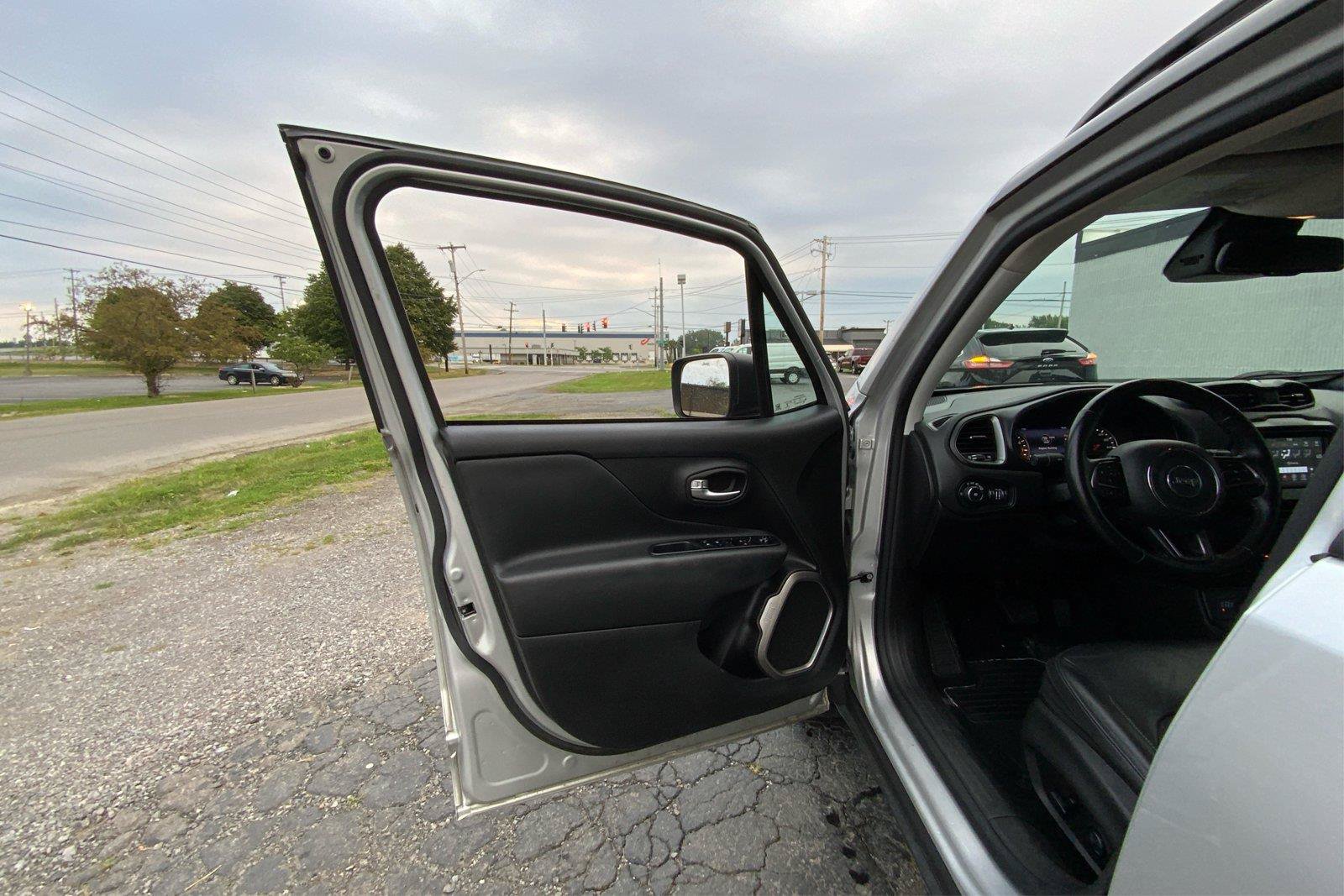 Used 2020 Jeep Renegade Limited AWD/4WD image 20