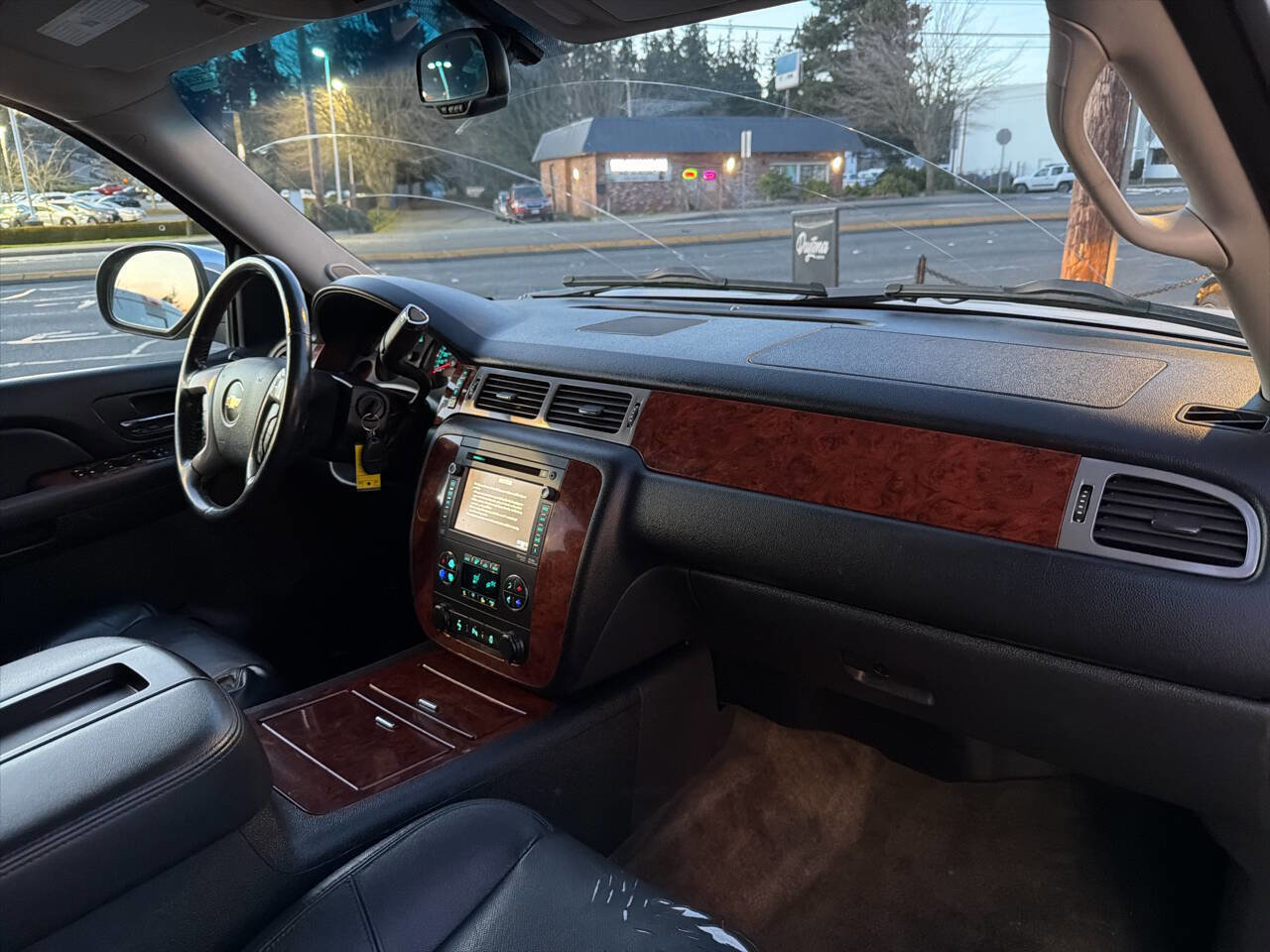 Used 2013 Chevrolet Suburban LTZ image 19