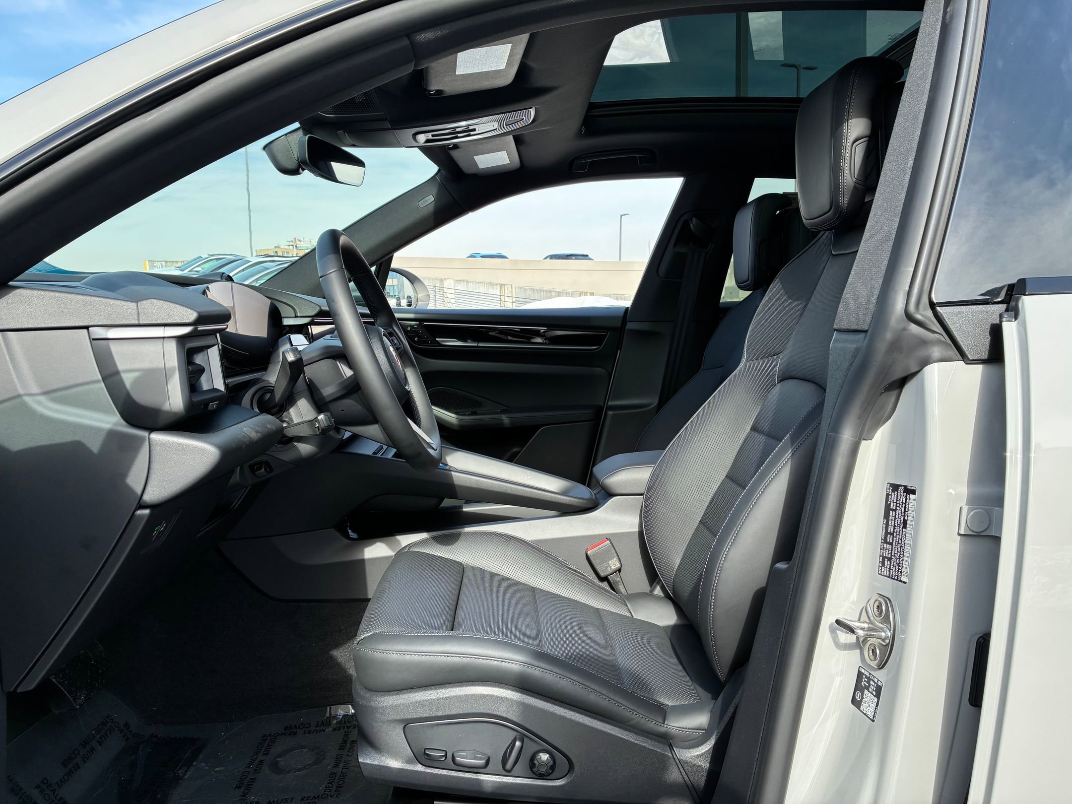 New 2026 Porsche Macan 4 Electric AWD/4WD image 5