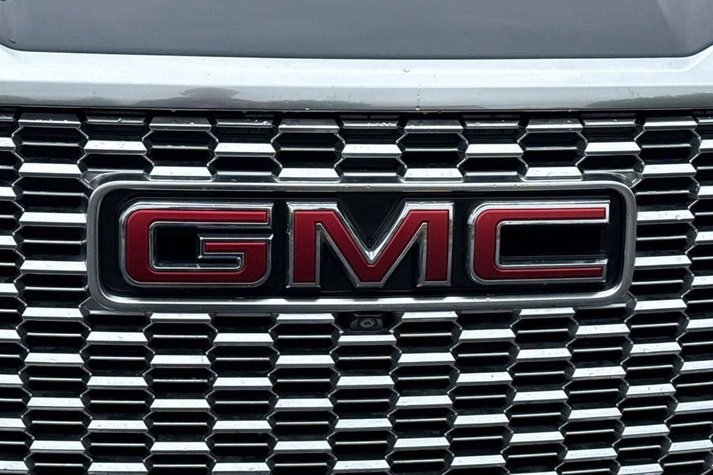 Used 2021 GMC Yukon Denali w/ Denali Premium Package image 8