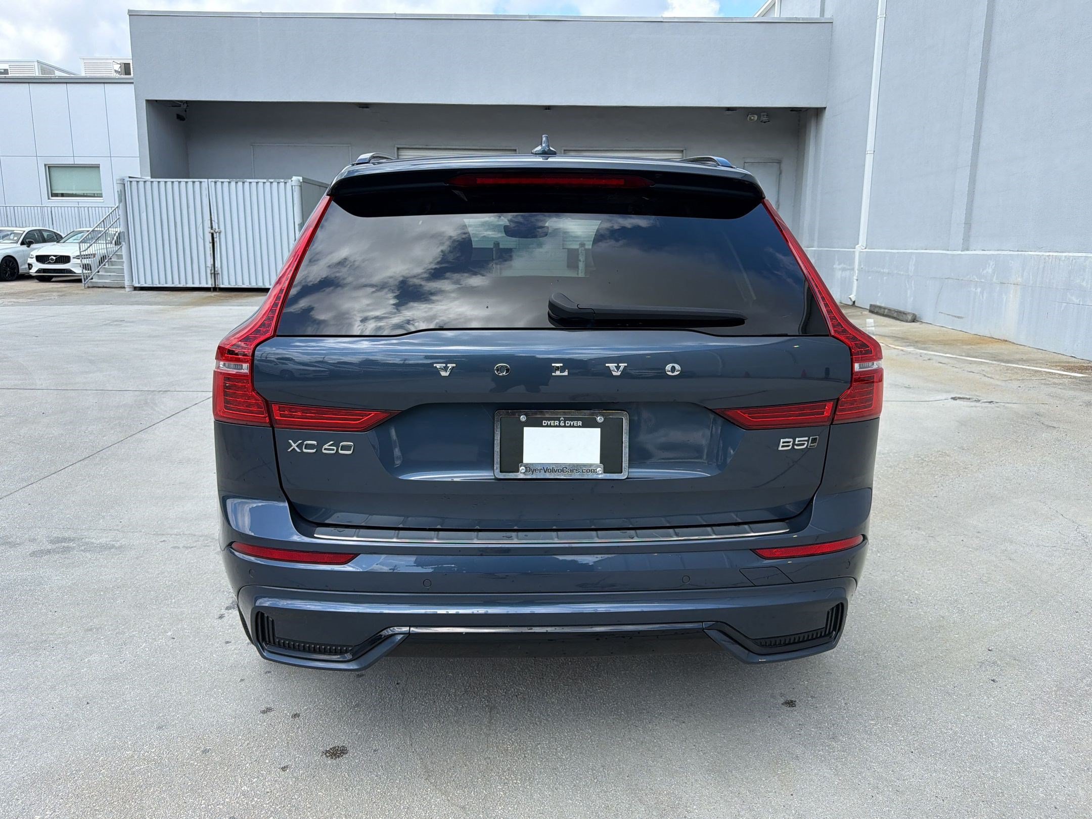 Used 2024 Volvo XC60 B5 Plus w/ Protection Package Premier AWD/4WD image 10