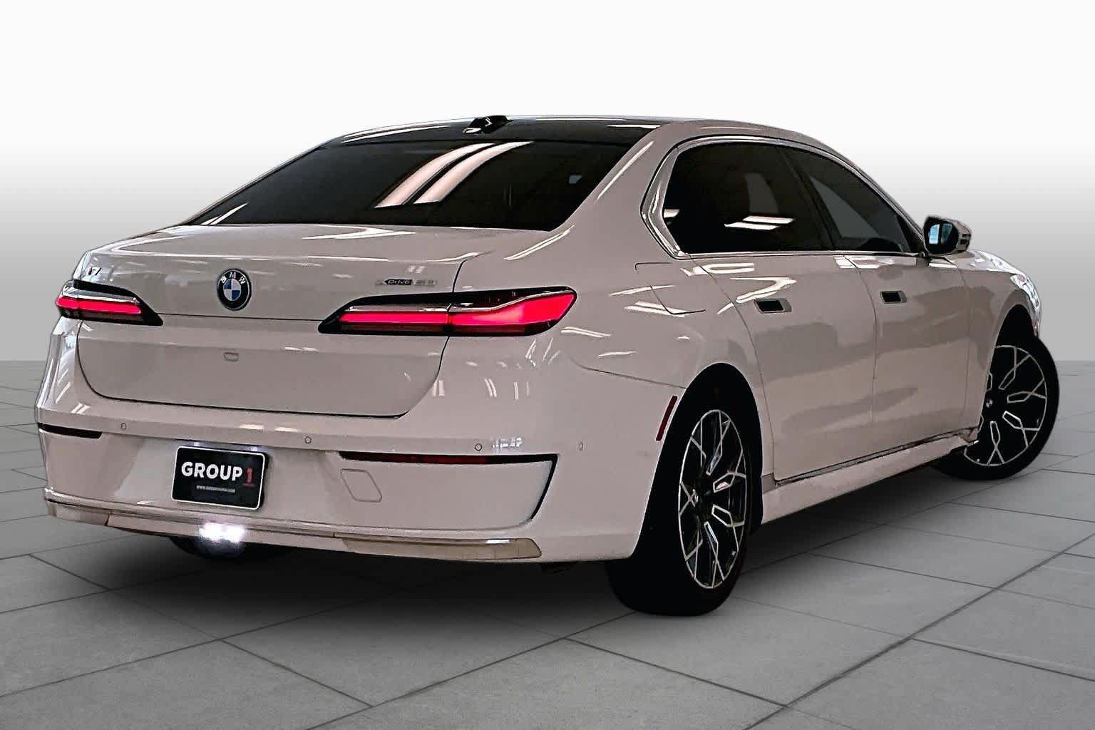 Used 2024 BMW i7 xDrive60 AWD/4WD image 12
