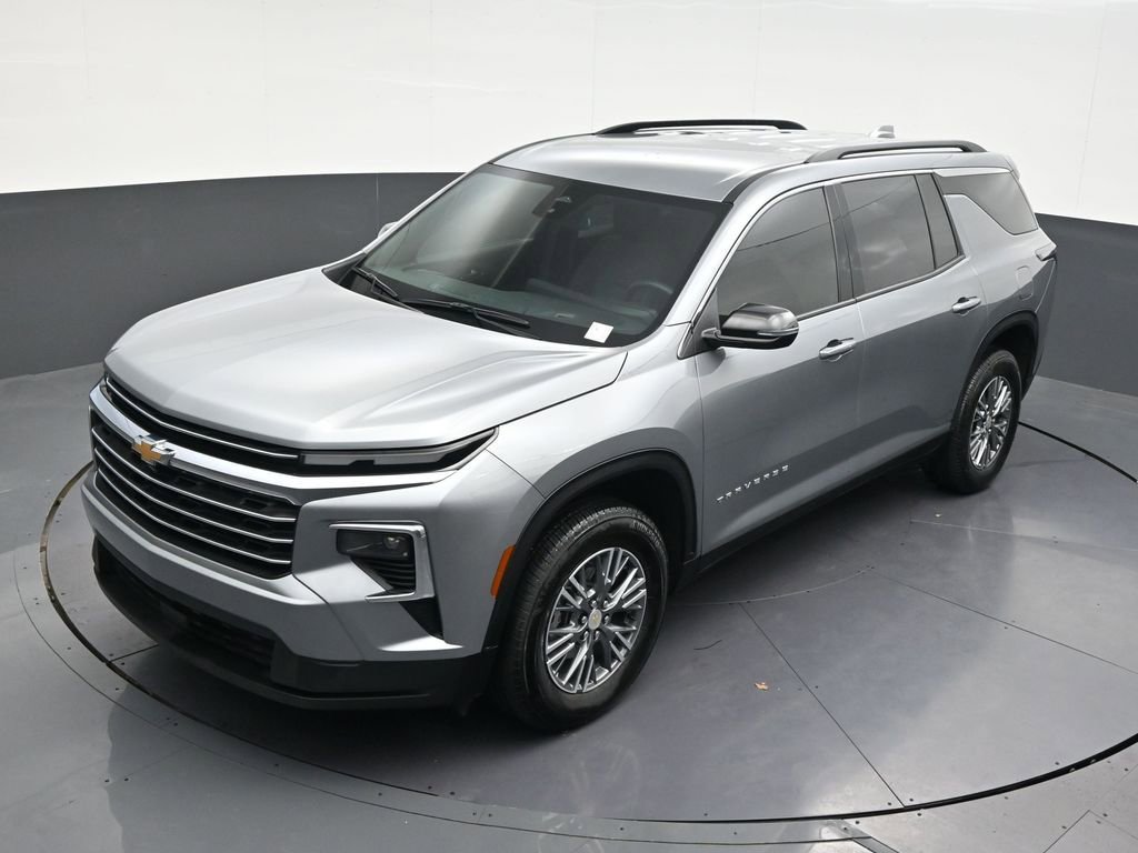 Used 2025 Chevrolet Traverse LT FWD image 14