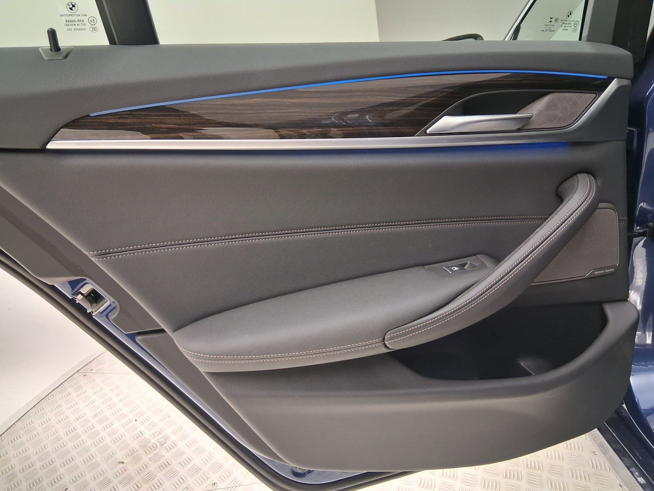 Used 2023 BMW 530e w/ Premium Package RWD image 33
