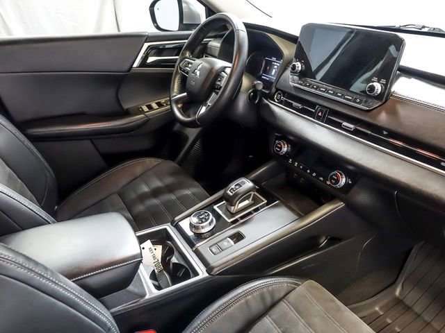 Used 2022 Mitsubishi Outlander SE image 35