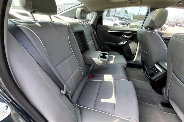 Used 2018 Chevrolet Impala Premier w/ Premier Convenience Package image 20