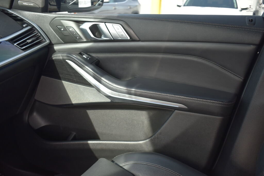 Used 2019 BMW X7 xDrive50i w/ M Sport Package image 24