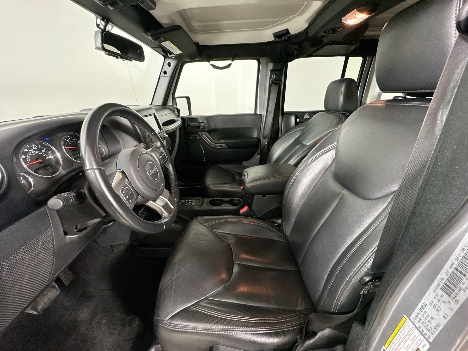 Used 2018 Jeep Wrangler Unlimited Sahara AWD/4WD image 29