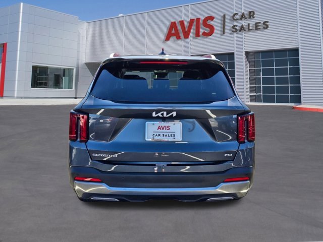 Used 2024 Kia Sorento S image 9